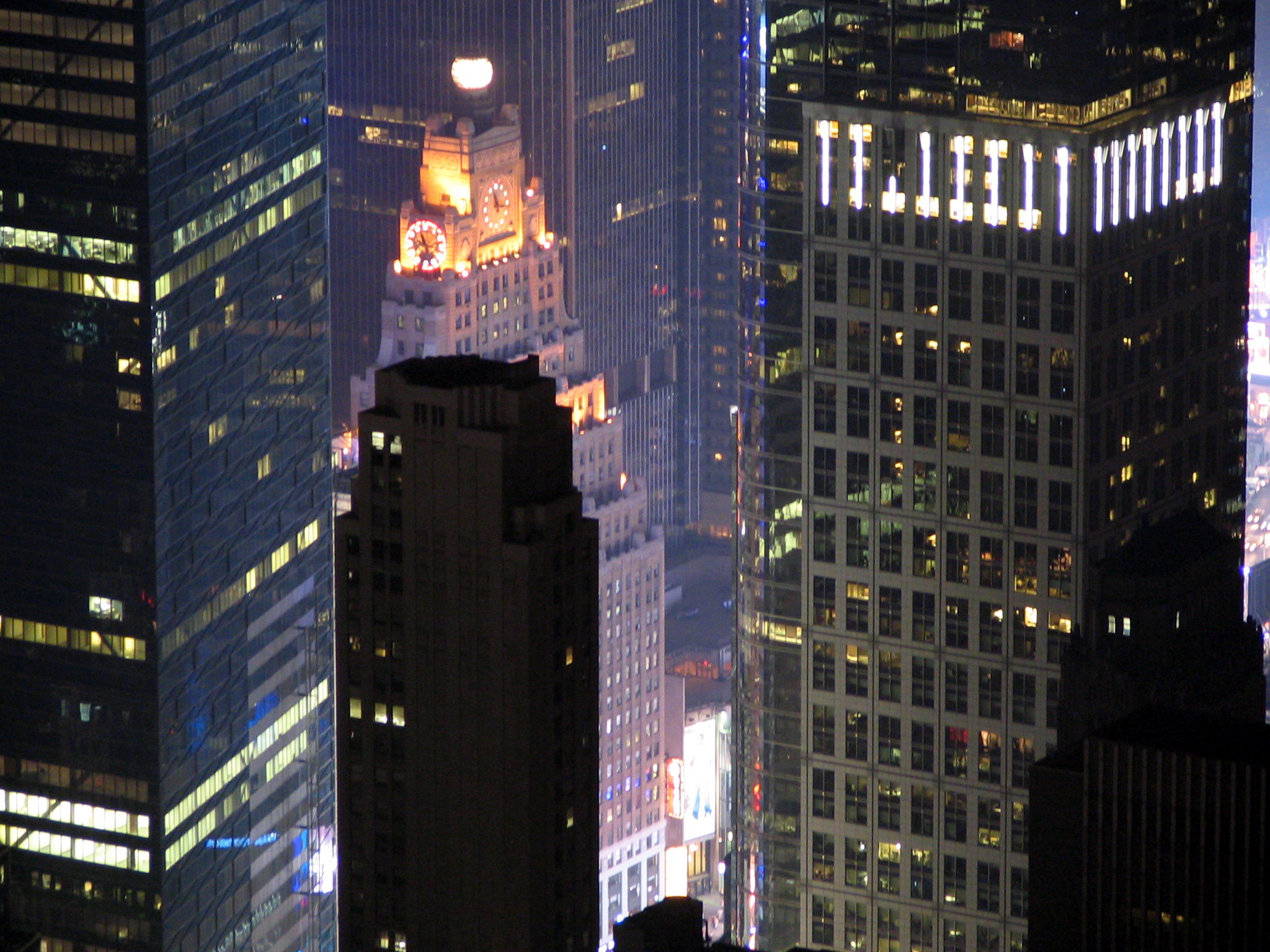 Empire state building at night 21.jpg